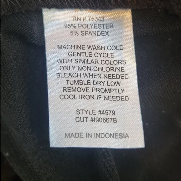 Lucy & Laurel Black and Cream Long Sleeve Dress - Picture 7 of 7